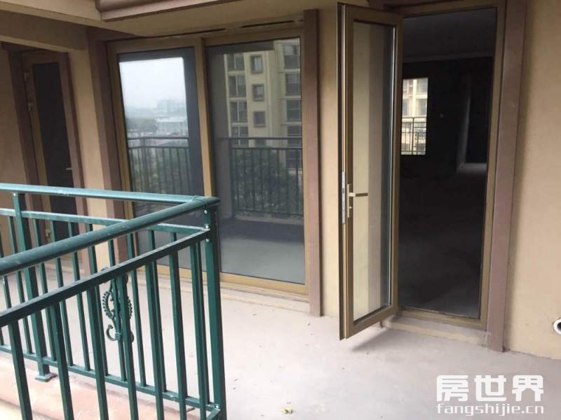 德意空港国际,89方大赠送,3室2厅2卫 户型方正 中间楼层